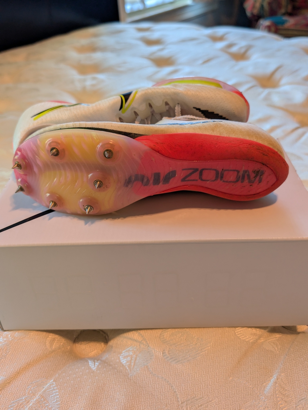 Nike Air Zoom Maxfly Spikes in White/Pink